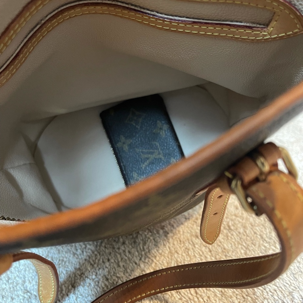 Louis Vuitton pm buck bag( AUTHENTIC)
